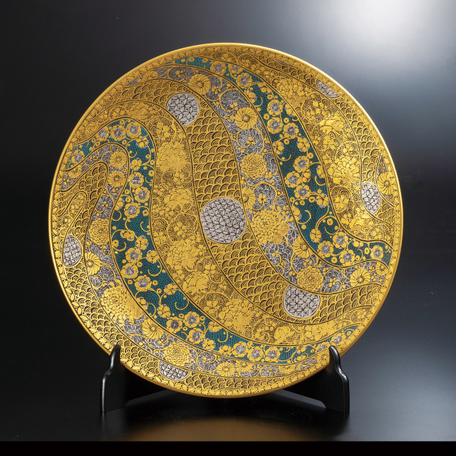 15号飾皿・本金盛割取小紋（皿立付）