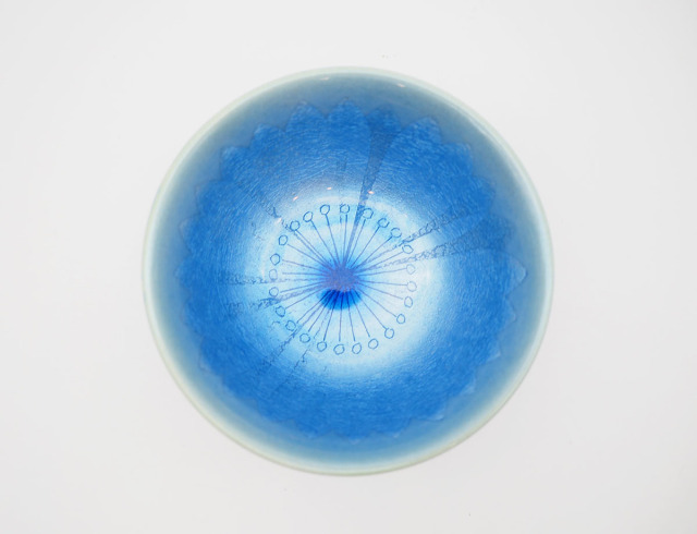 中田一於　淡青釉裏銀彩花文　蓋物　個展作品 中田 一於 作 『淡青 釉裏銀彩花文 壺』 ｜骨董品買取 緑和堂