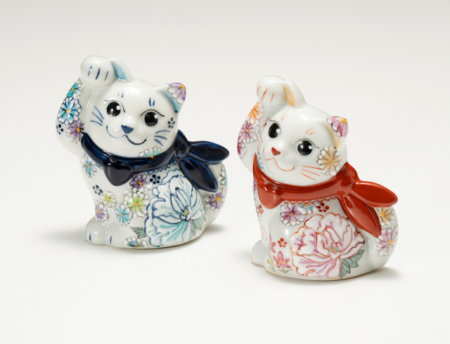 美品　伊万里　招き猫　手描き　花と蝶　商売繁盛　良縁 全2種類】スカーフ招き猫 花詰 / 藤木美里 かぶらきでしか買えない