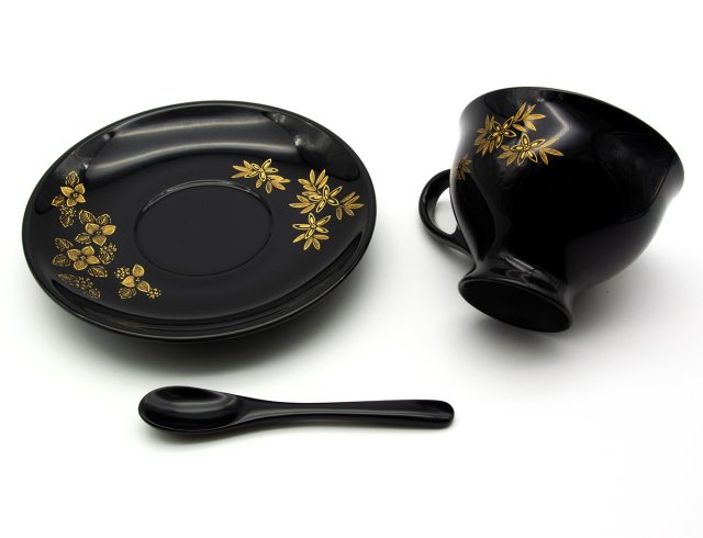 復興支援》輪島塗 コーヒーカップ（黒 草花ちらし沈金） かぶらきで