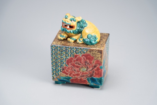 獅子香炉・富貴花