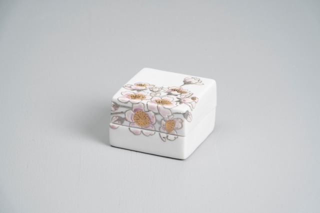 磁器の箱　四角・さくら