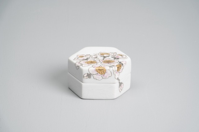 磁器の箱　六角・さくら