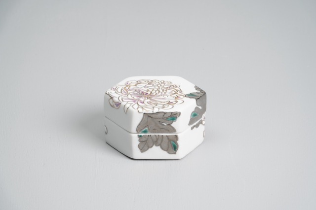 磁器の箱　六角・いとぎく