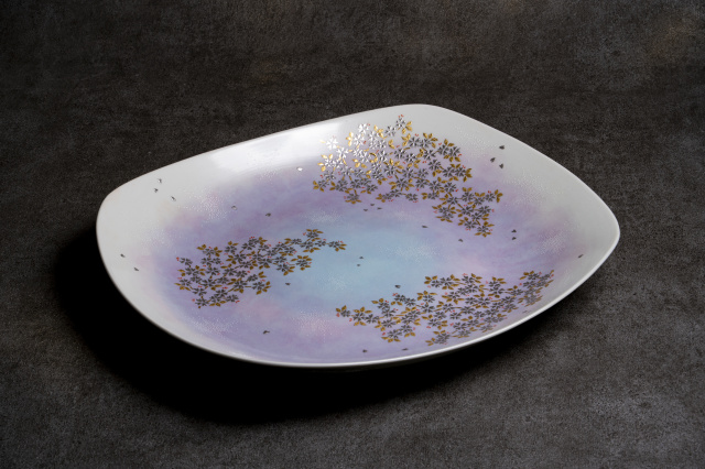 16号 飾皿・白金盛桜図白粒「陽春」