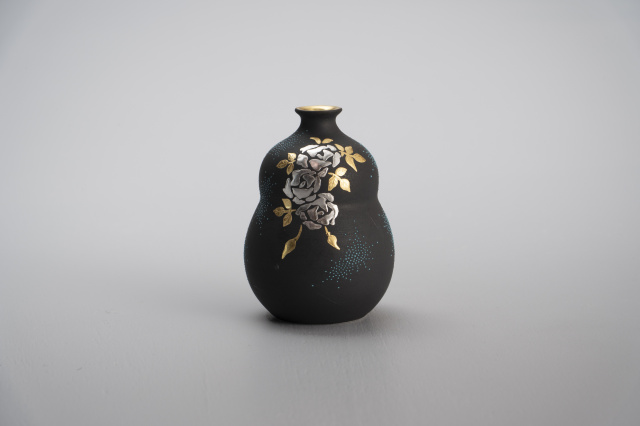 小花入・白金盛葡萄図青粒