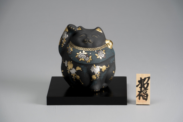 3.8号 招き猫・白金盛青粒