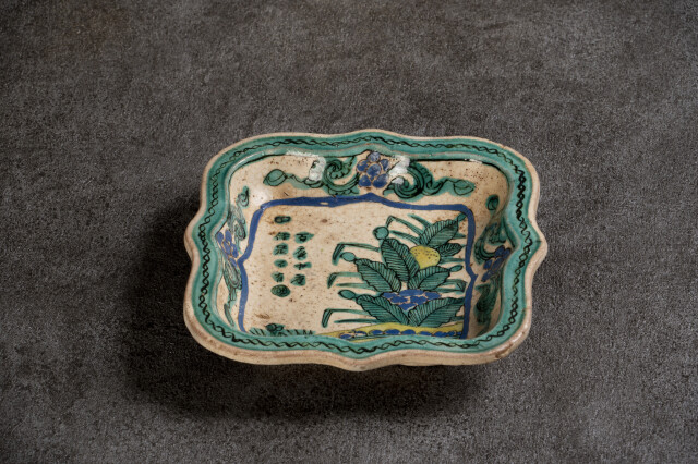 蓮代寺窯・青手賛蓮花文 角皿