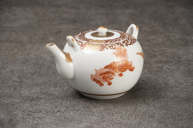 鏑木製・金彩赤絵獅子 急須
