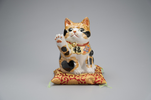 6.5号タッチ猫・毛長三毛 ざぶとん付
