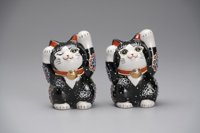 両手挙げ招き猫・黒盛(普通・ウインク)