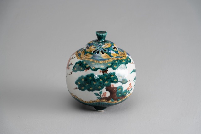 香炉・色絵松竹梅図(蓋山型)