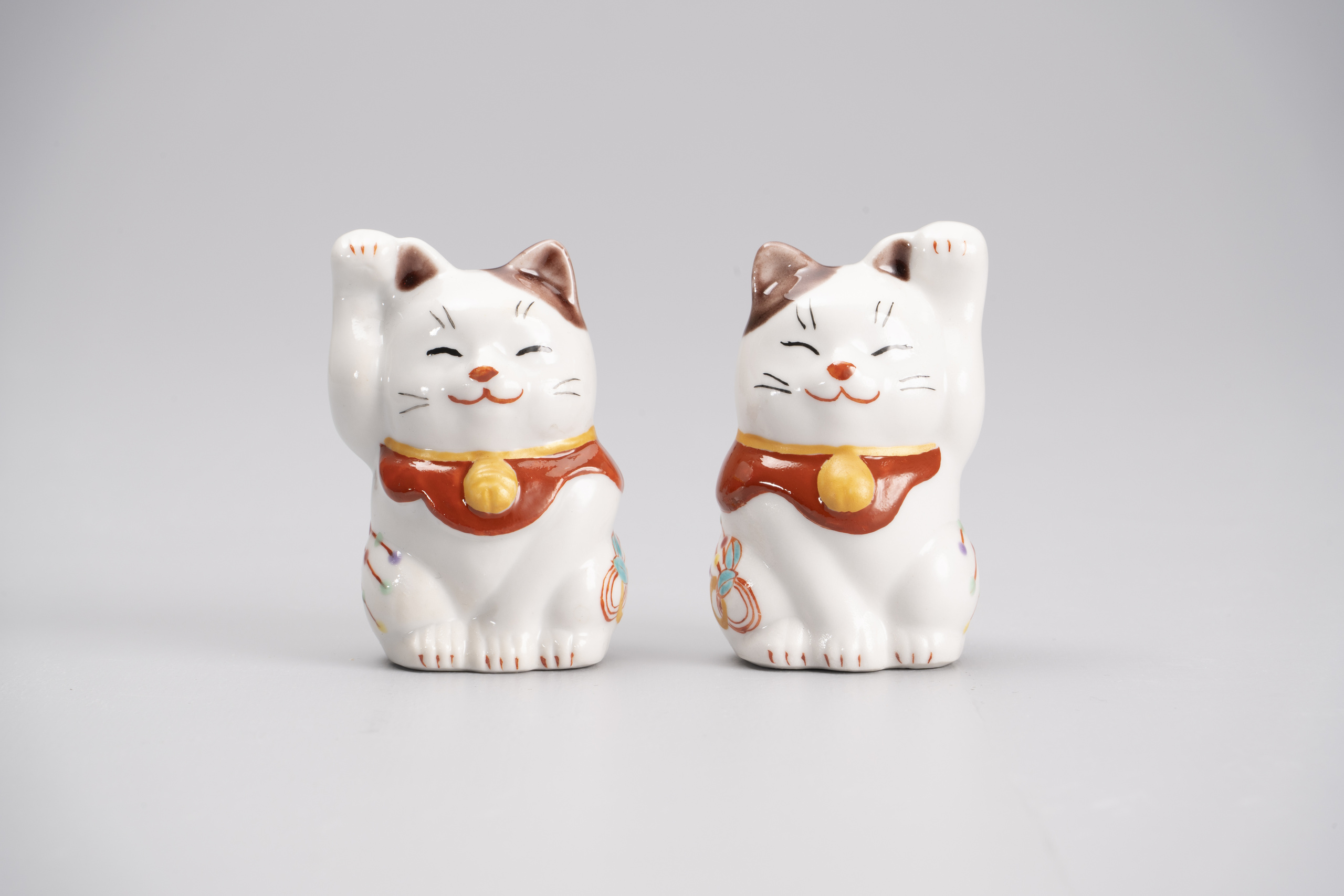 2号招き猫・縁起飾(左右)