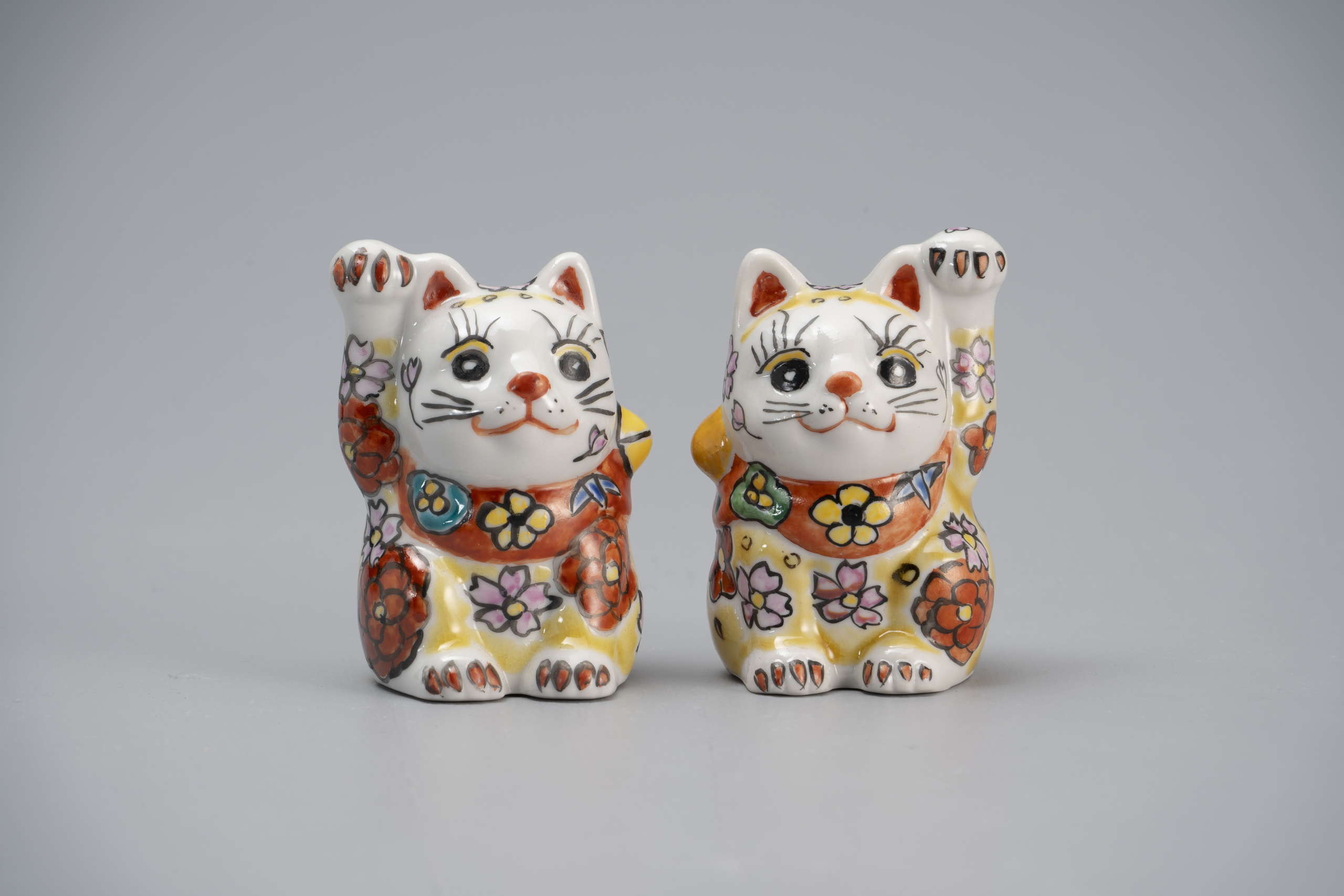 2.5号招き猫・黄釉彩桜散し(左右)