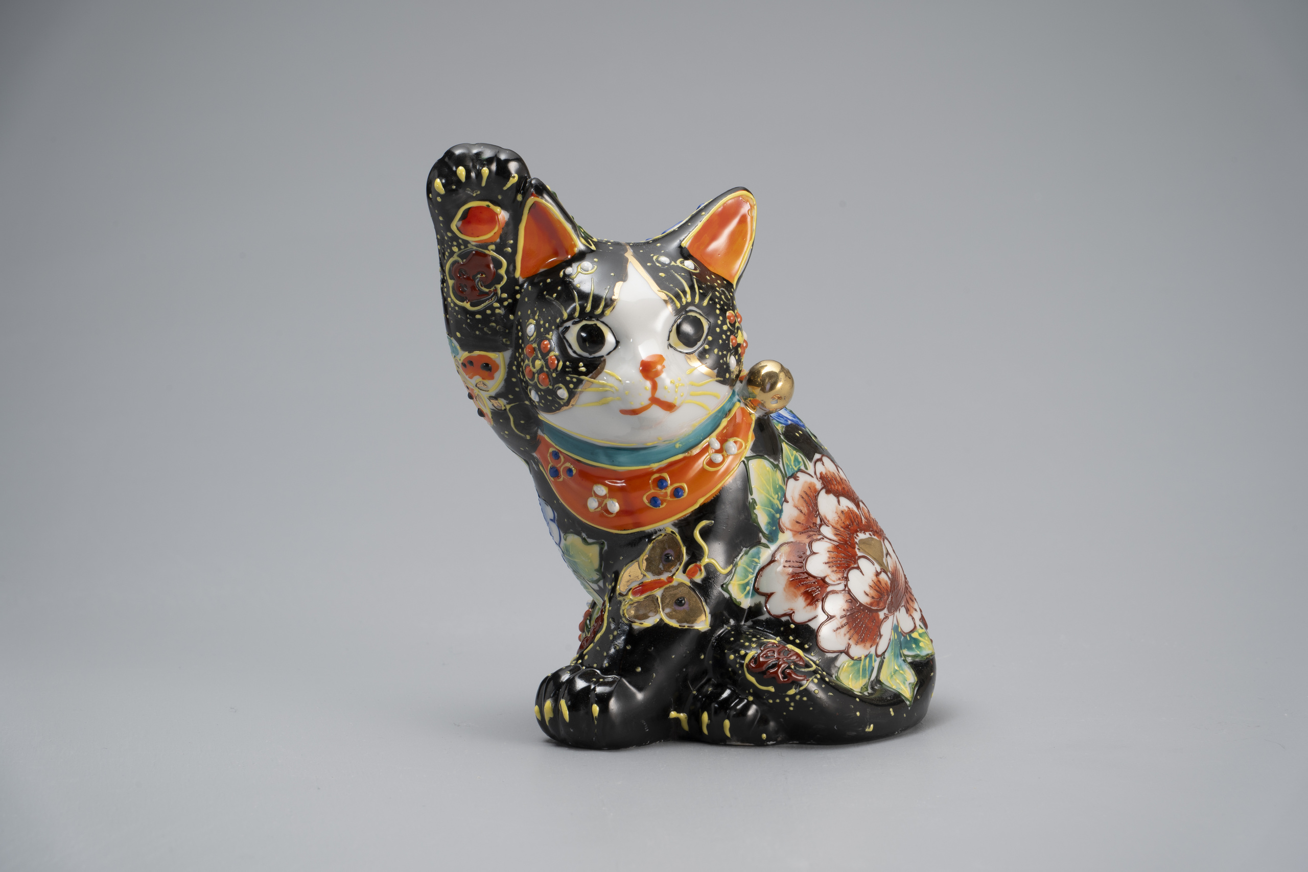 5.5号横座招き猫・黒盛花と蝶