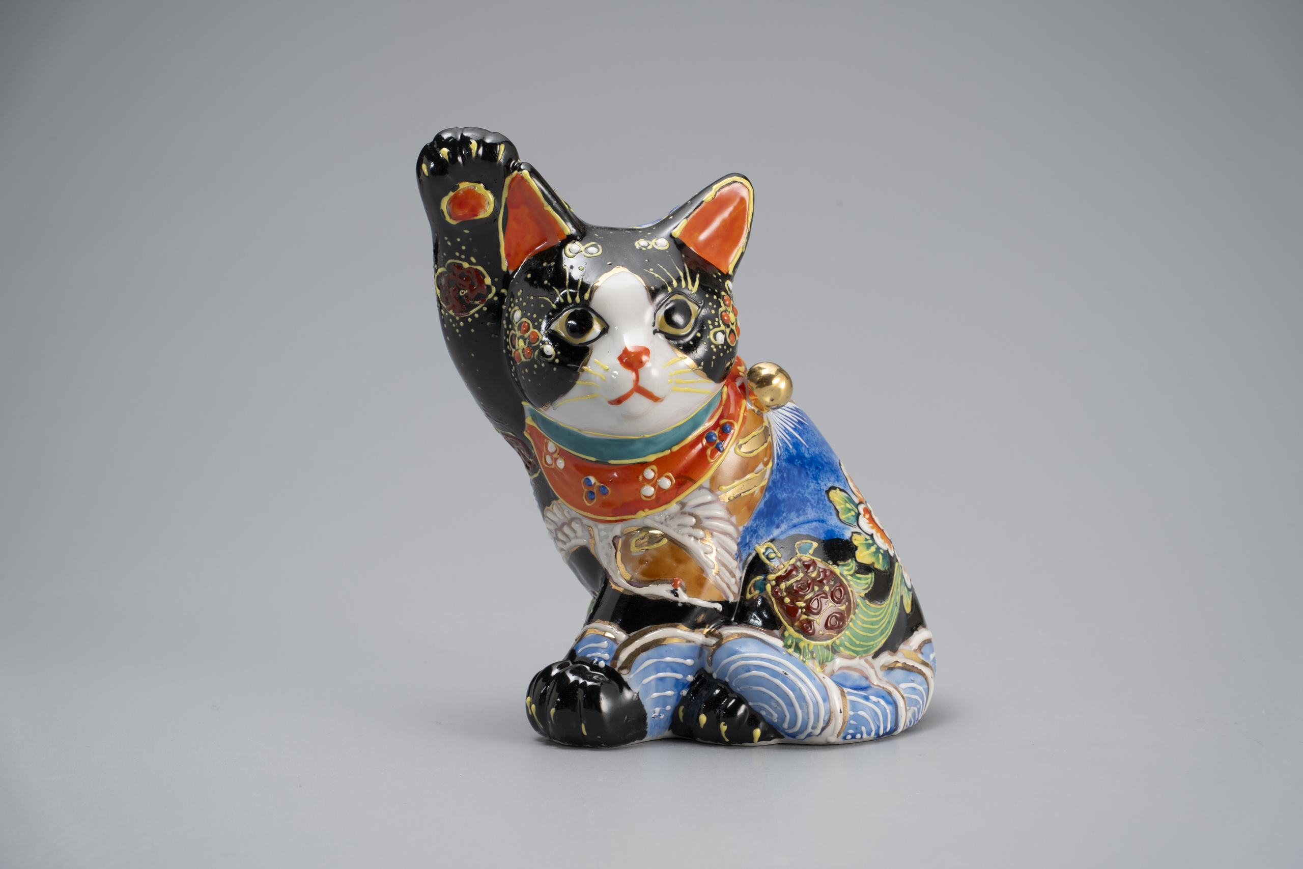 5.5号横座招き猫・黒盛鶴亀花と蝶