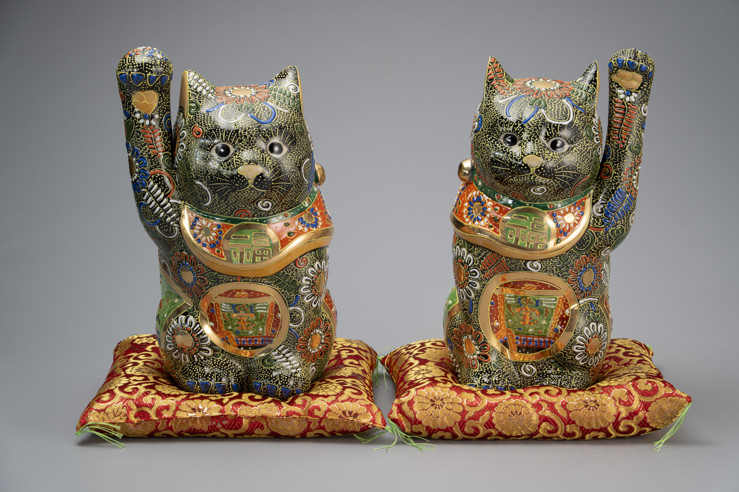 8号招き猫・黒盛 宝船(左右)