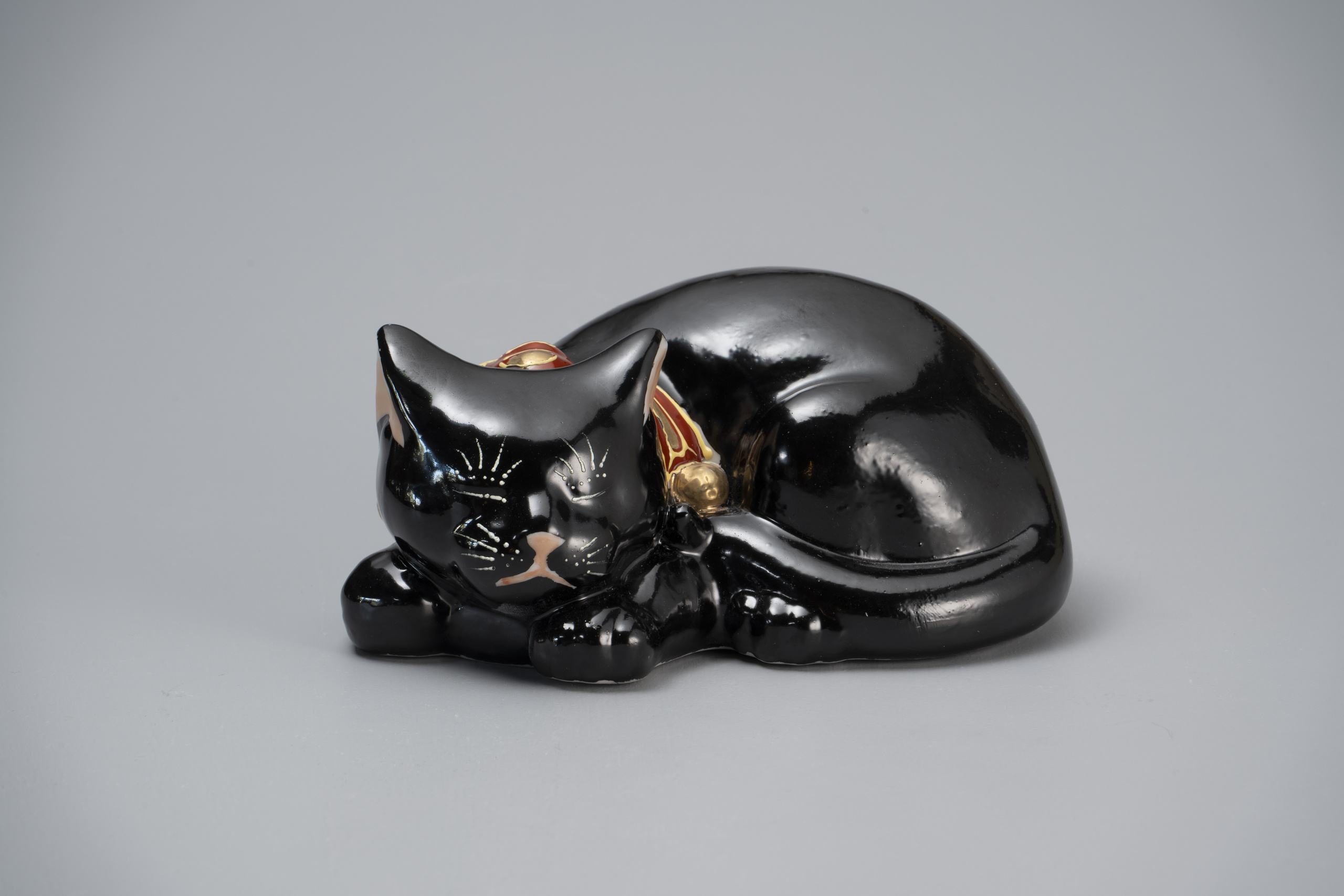 6号眠り猫・黒ヌリ