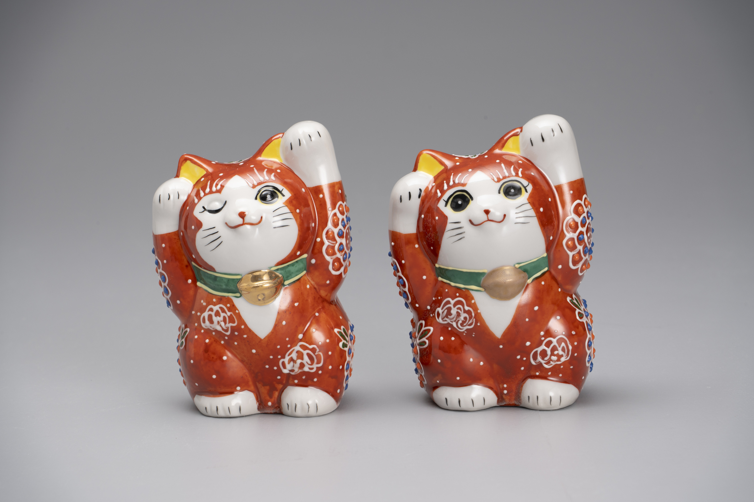 両手挙げ招き猫・赤盛(普通・ウインク)