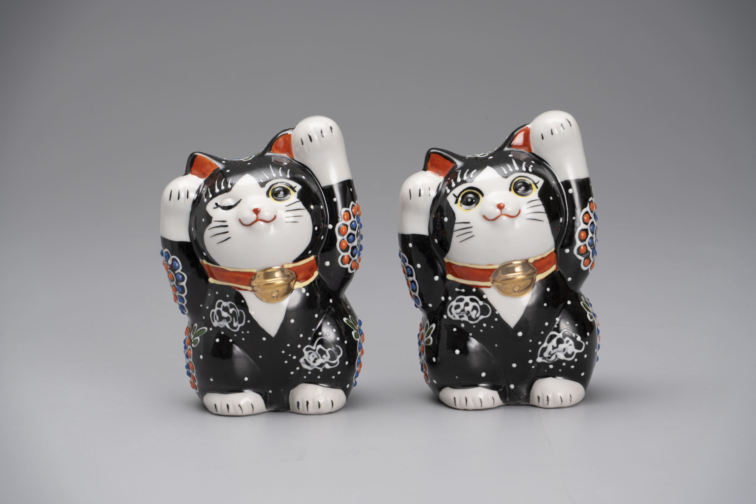 両手挙げ招き猫・黒盛(普通・ウインク)