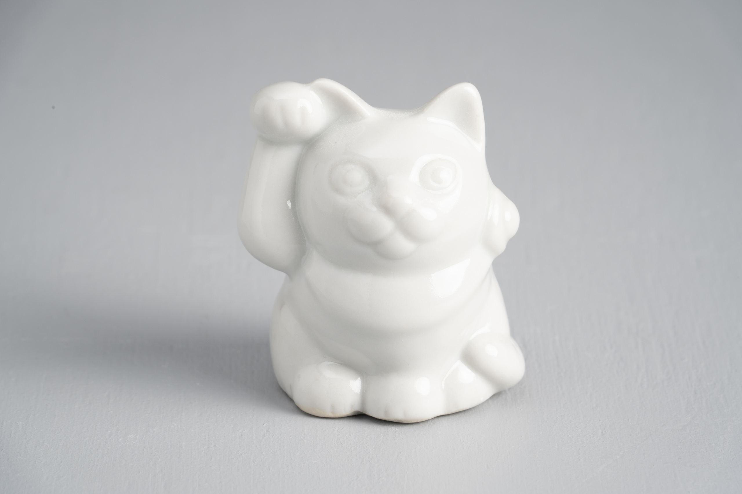 2号招き猫(右)