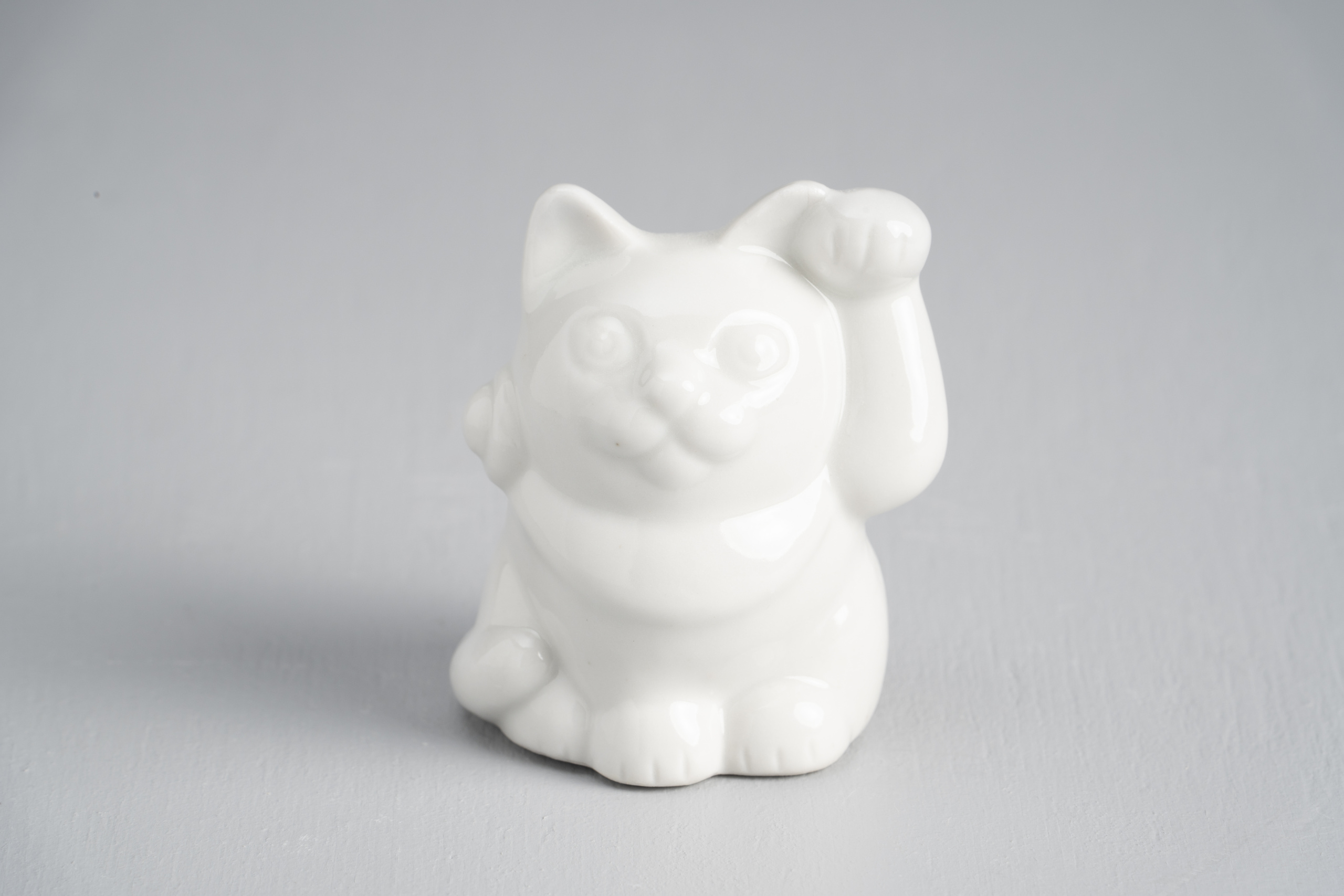 2号招き猫(左)