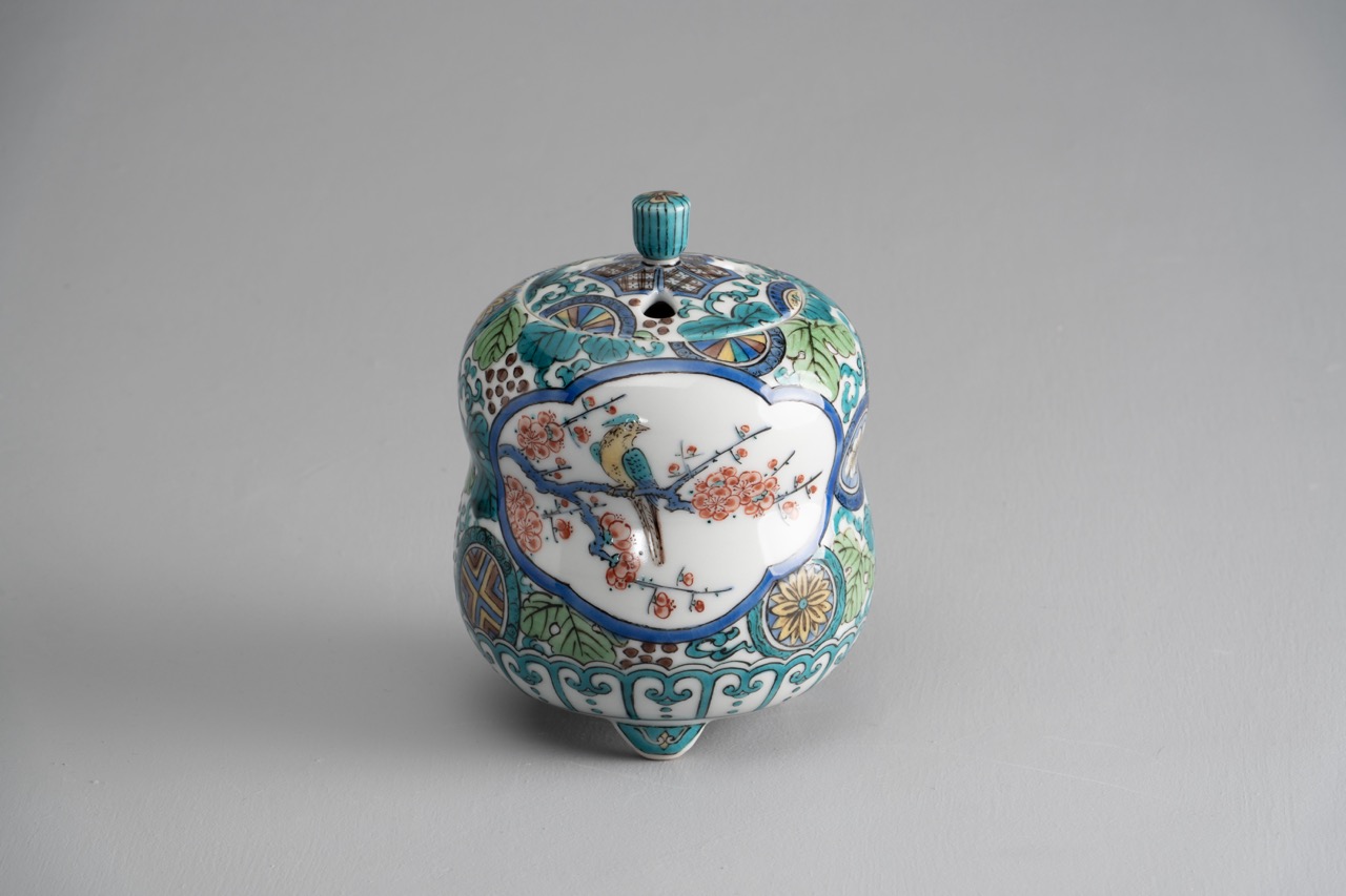 香炉・色絵花鳥絵変葛に丸紋図