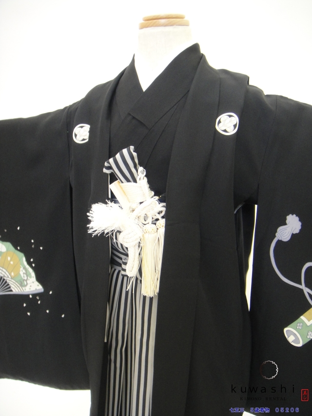 七五三レンタル着物】 05206 五つ紋付黒紋服縞袴フルセット