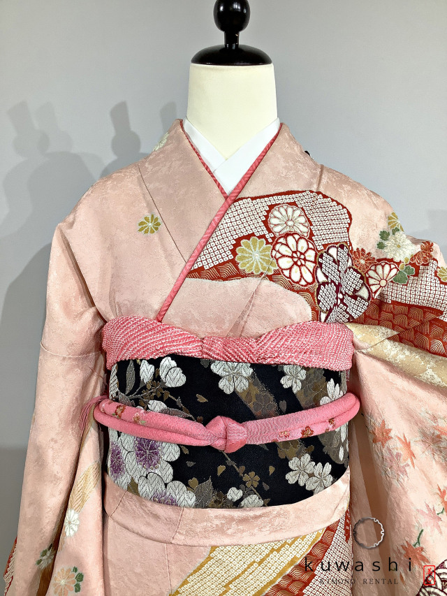 豪華絢爛正絹振袖❣️【銀通し⭐️吉祥花 疋田文様】淡いピンク 淡いくすみピンクに辻が花や藤、桜が舞う古典柄の成人式振袖| kimono