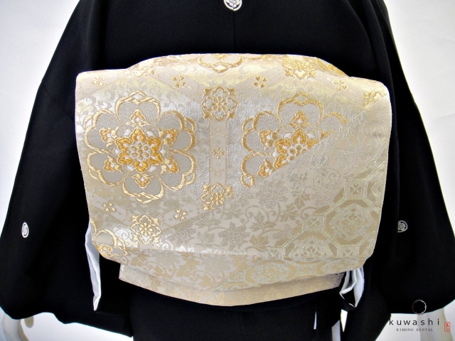 クワシ着物レンタル　刺繍吉祥柄黒留袖
