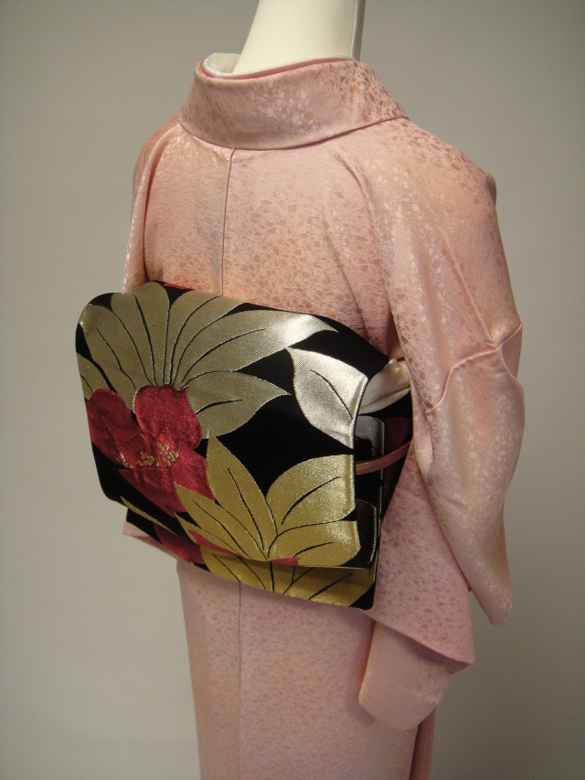 クワシ着物レンタル ライトピンク地紋正絹色無地