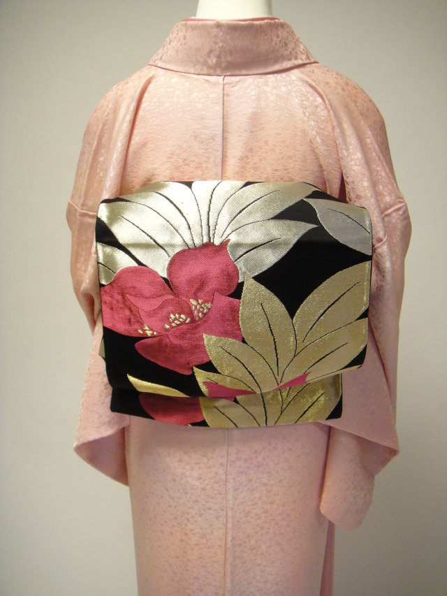 クワシ着物レンタル ライトピンク地紋正絹色無地