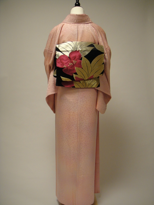 クワシ着物レンタル ライトピンク地紋正絹色無地