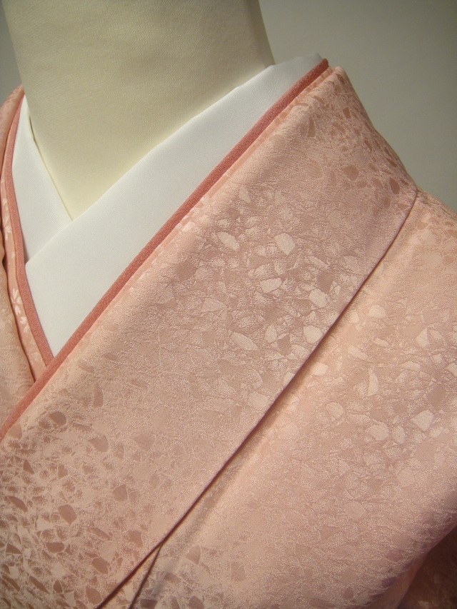 クワシ着物レンタル ライトピンク地紋正絹色無地