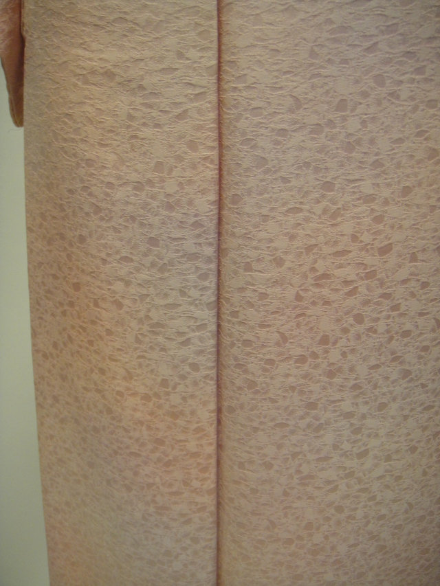 クワシ着物レンタル ライトピンク地紋正絹色無地