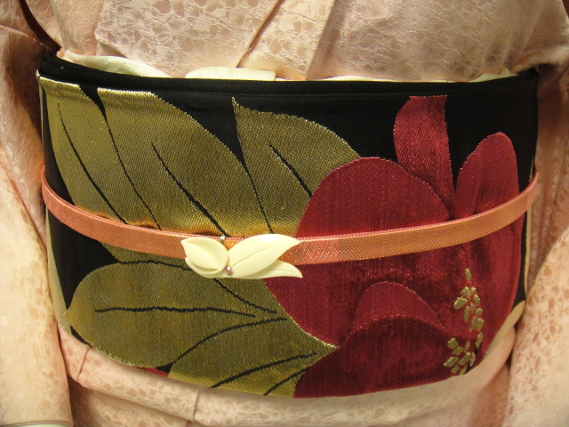 クワシ着物レンタル ライトピンク地紋正絹色無地