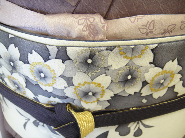 色無地フルセット　着物　正絹　作家物　二代目　清次郎　グレー　裾地紋模様　k4 正絹色無地レンタル】 10082 灰紫地紋正絹色無地 袋帯フル