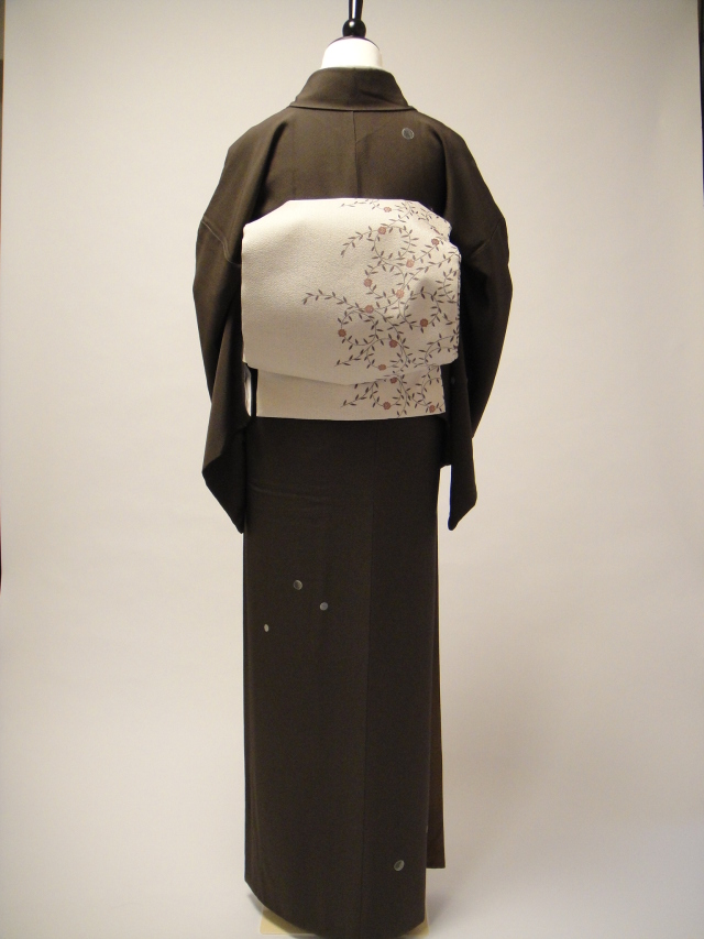 クワシ着物レンタル ブラウン水玉柄手刺繍正絹付下小紋