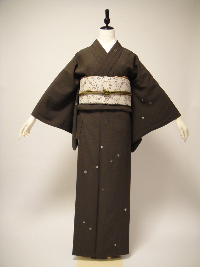 クワシ着物レンタル ブラウン水玉柄手刺繍正絹付下小紋