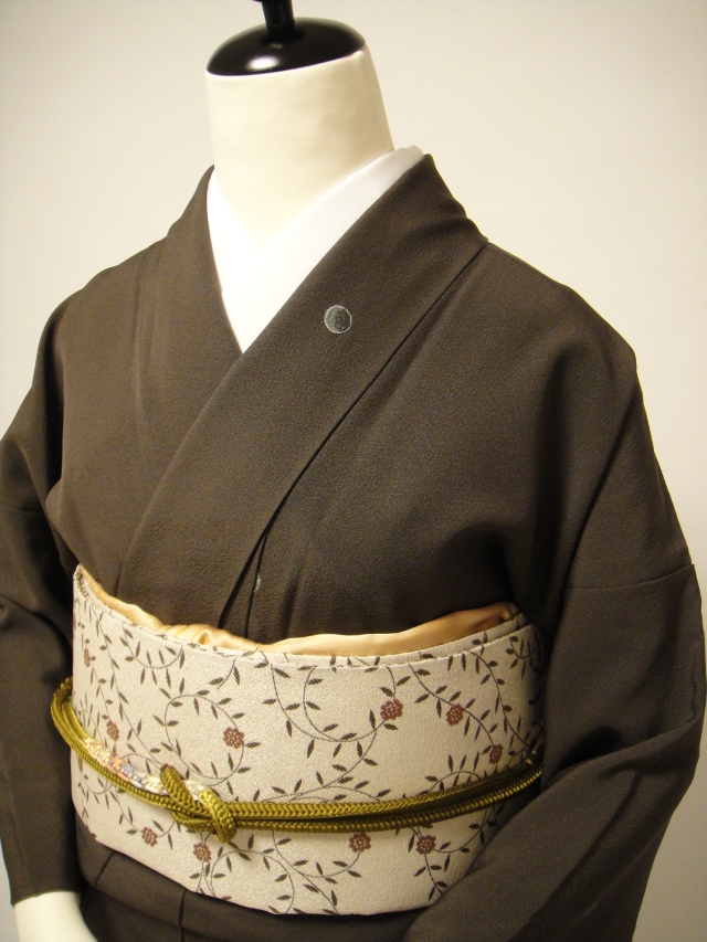 クワシ着物レンタル ブラウン水玉柄手刺繍正絹付下小紋