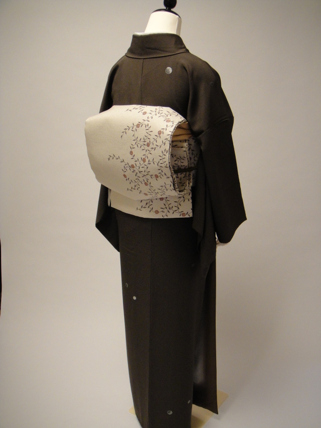 クワシ着物レンタル ブラウン水玉柄手刺繍正絹付下小紋