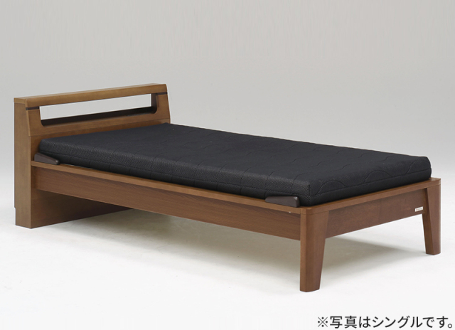 Tasia USBコンセント付きベッド　2段棚　タモ　布団に対応　ダブルの写真