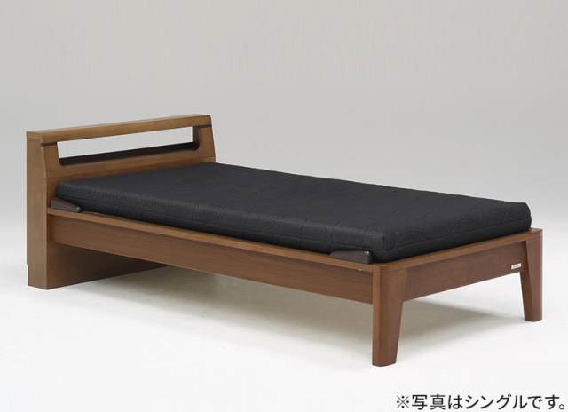 ブラウンのベッドの写真