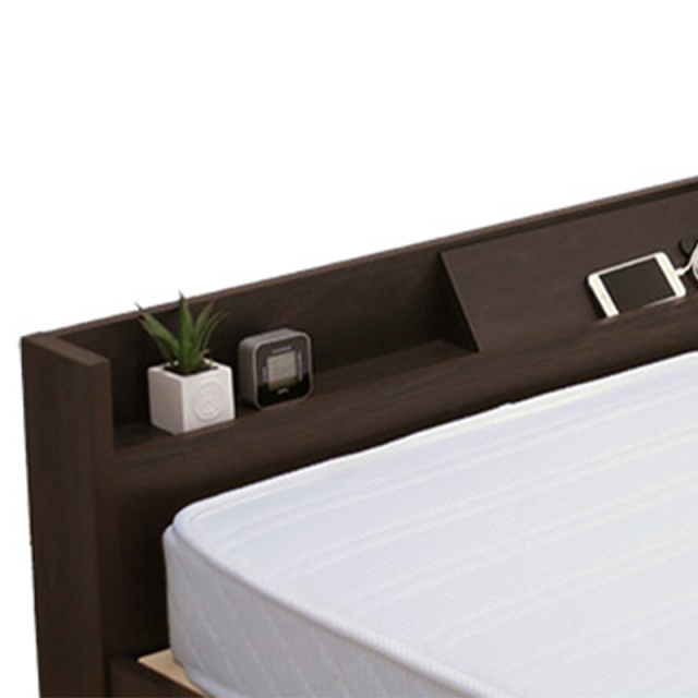 小物を置くのに便利な小棚