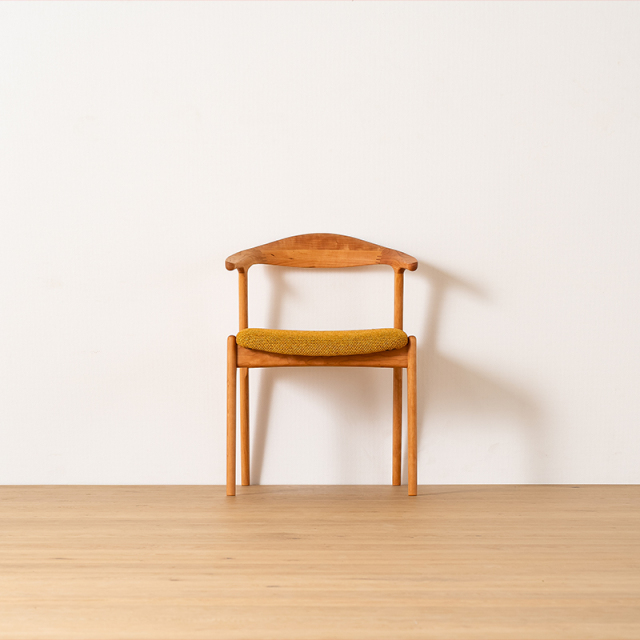 50％オフ!! 【ほぼ新品】【現品限り】円／MADOKA 天然木・無垢使用の木製チェア-ブラックチェリー