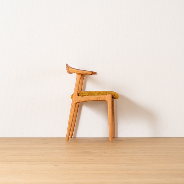 50％オフ!! 【ほぼ新品】【現品限り】円／MADOKA 天然木・無垢使用の木製チェア-ブラックチェリー