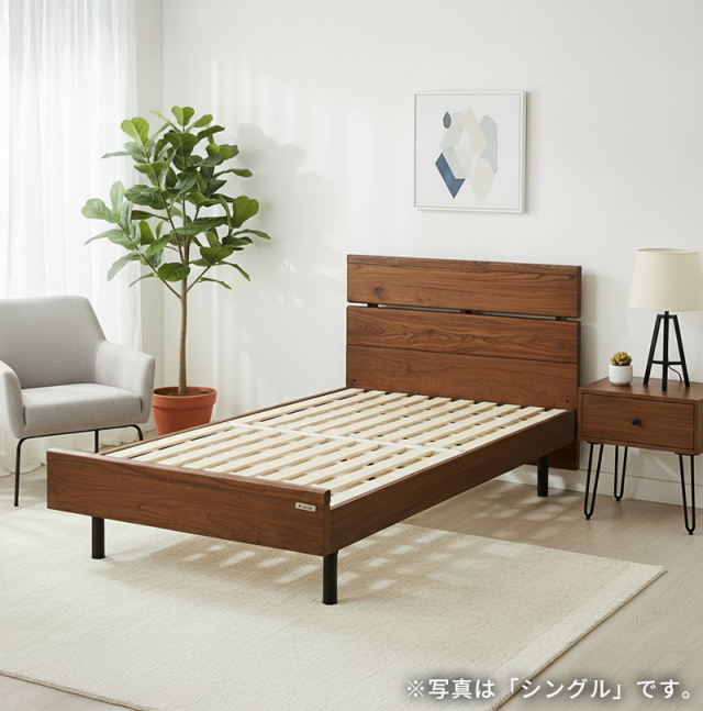 Tasiaコンセント付無垢材ベッドフレーム セミダブル