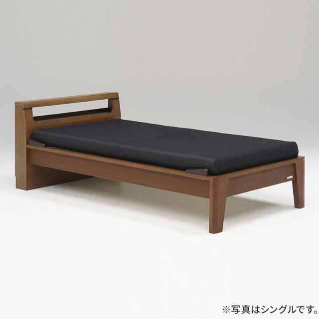 ブラウンのベッドの写真