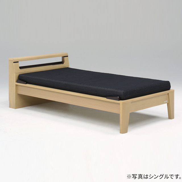 ナチュラルのベッドの写真