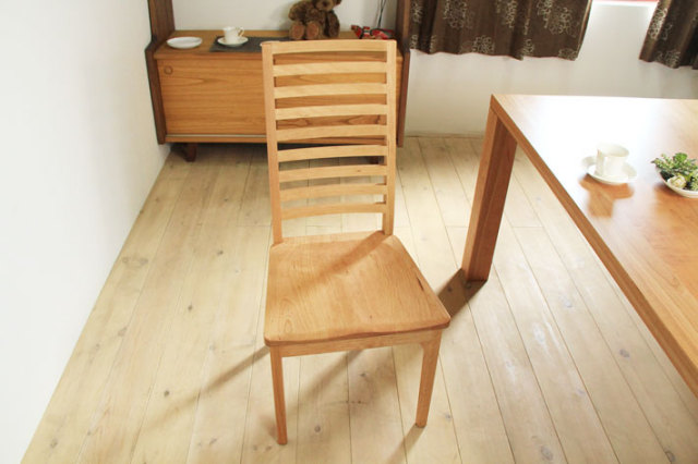 凛／RIN 天然木・無垢材使用のダイニングチェア：ハイバック（ブラック